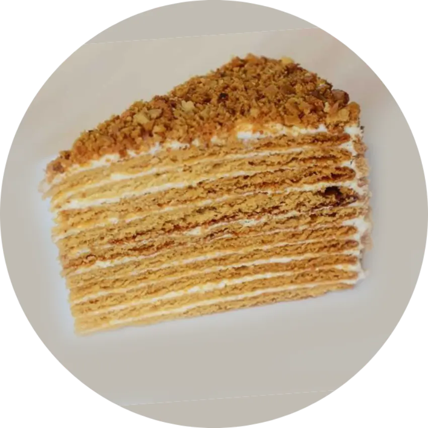 Медовый (медовые коржи, сметанный крем)